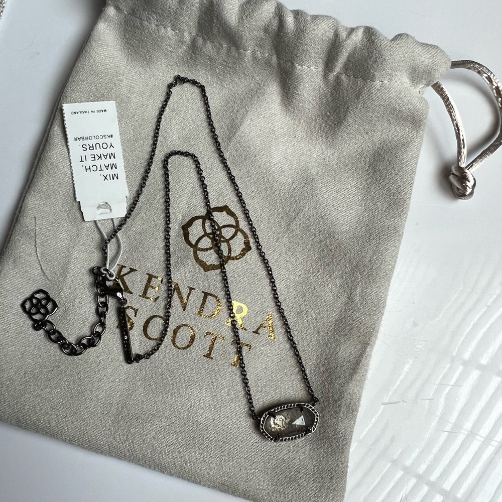 Kendra Scott Elisa pendant in gunmetal with black mother of pearl stone